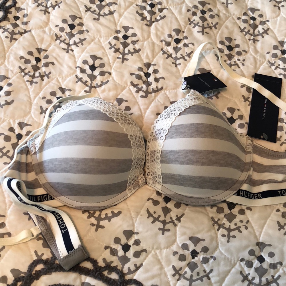 Plunging push up bra